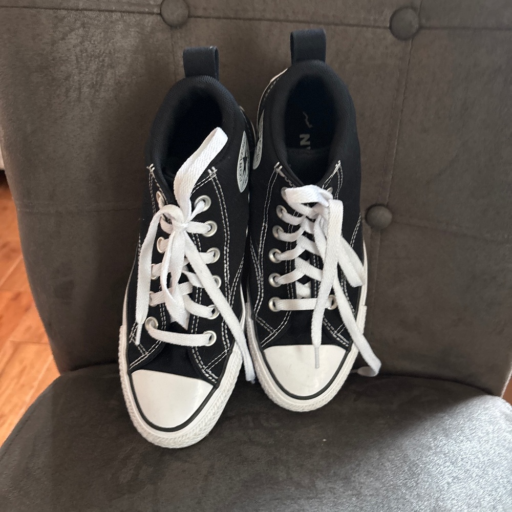 Converse All Star Mid Black White Sneakers EUC Women’s 7 Boy’s 5 GS4